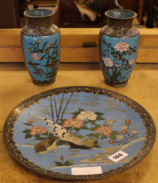 2 closionne vases and a plate